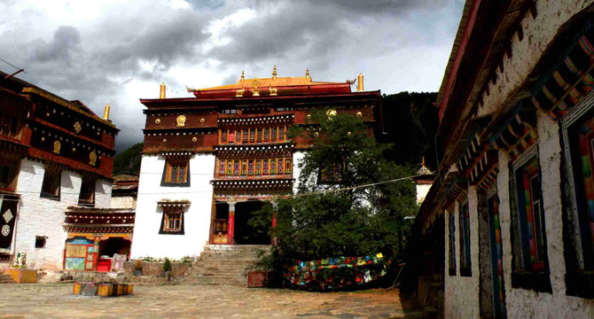 8-day Tibetan Buddhism & Daocheng Yading Tour