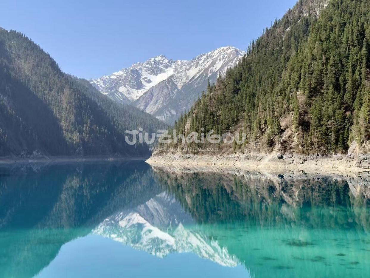 Tour Jiuzhaigou in April 