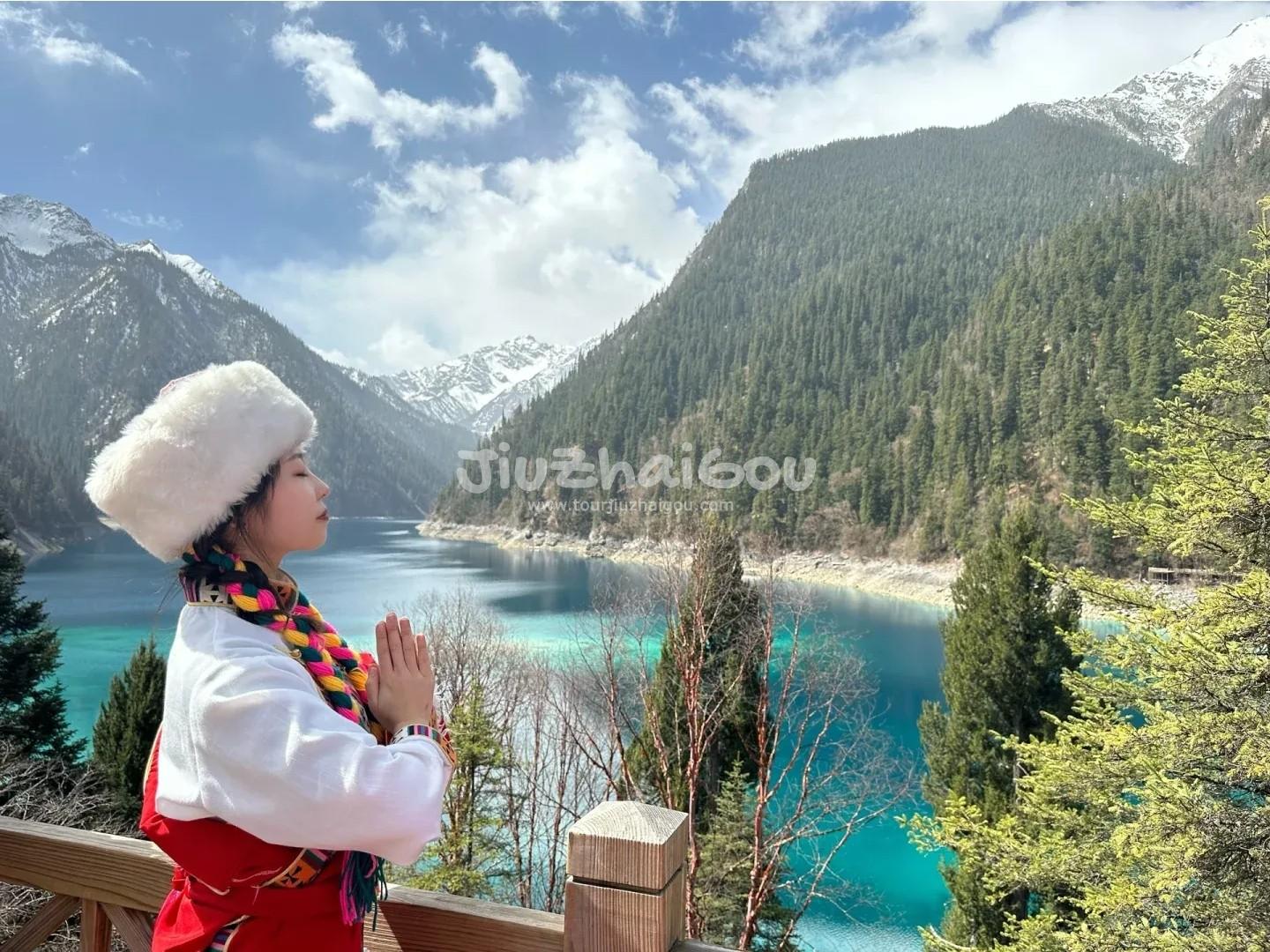 Jiuzhaigou Travel April 