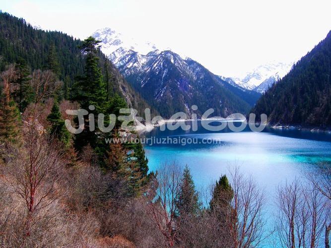 Travel Jiuzhaigou in April 