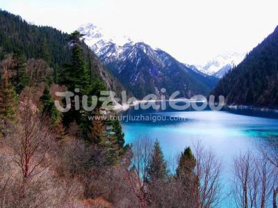 Travel Jiuzhaigou in April 