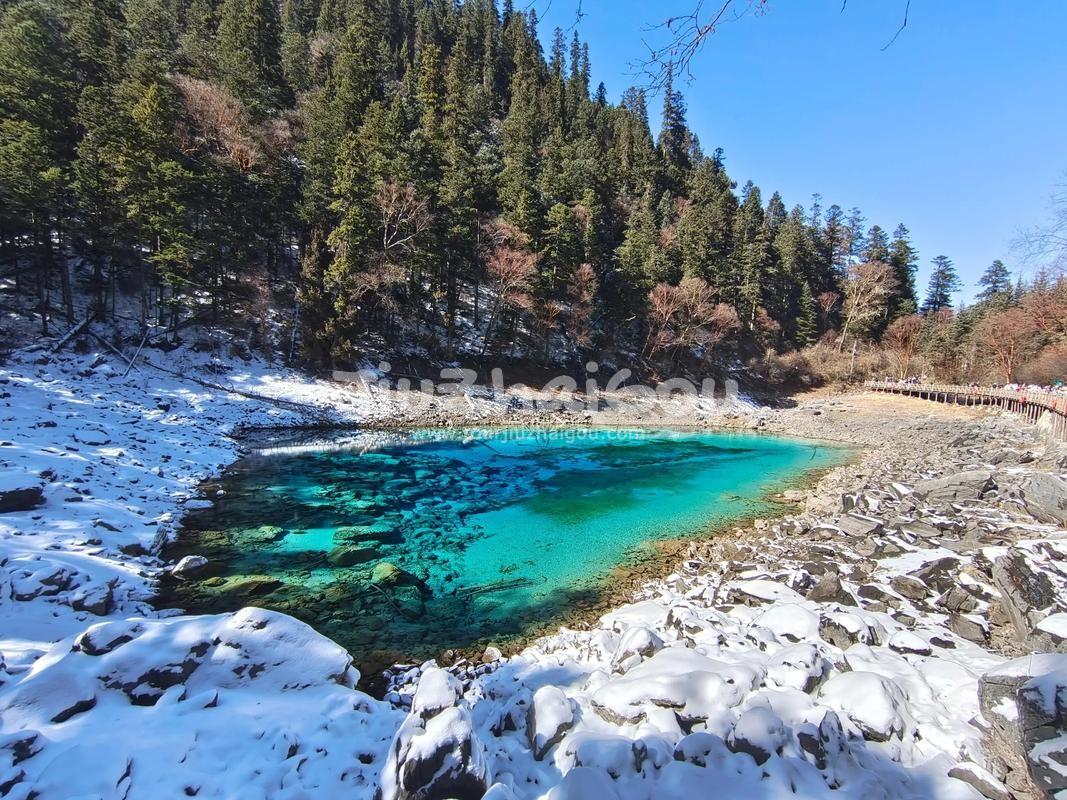 Travel Jiuzhaigou in February