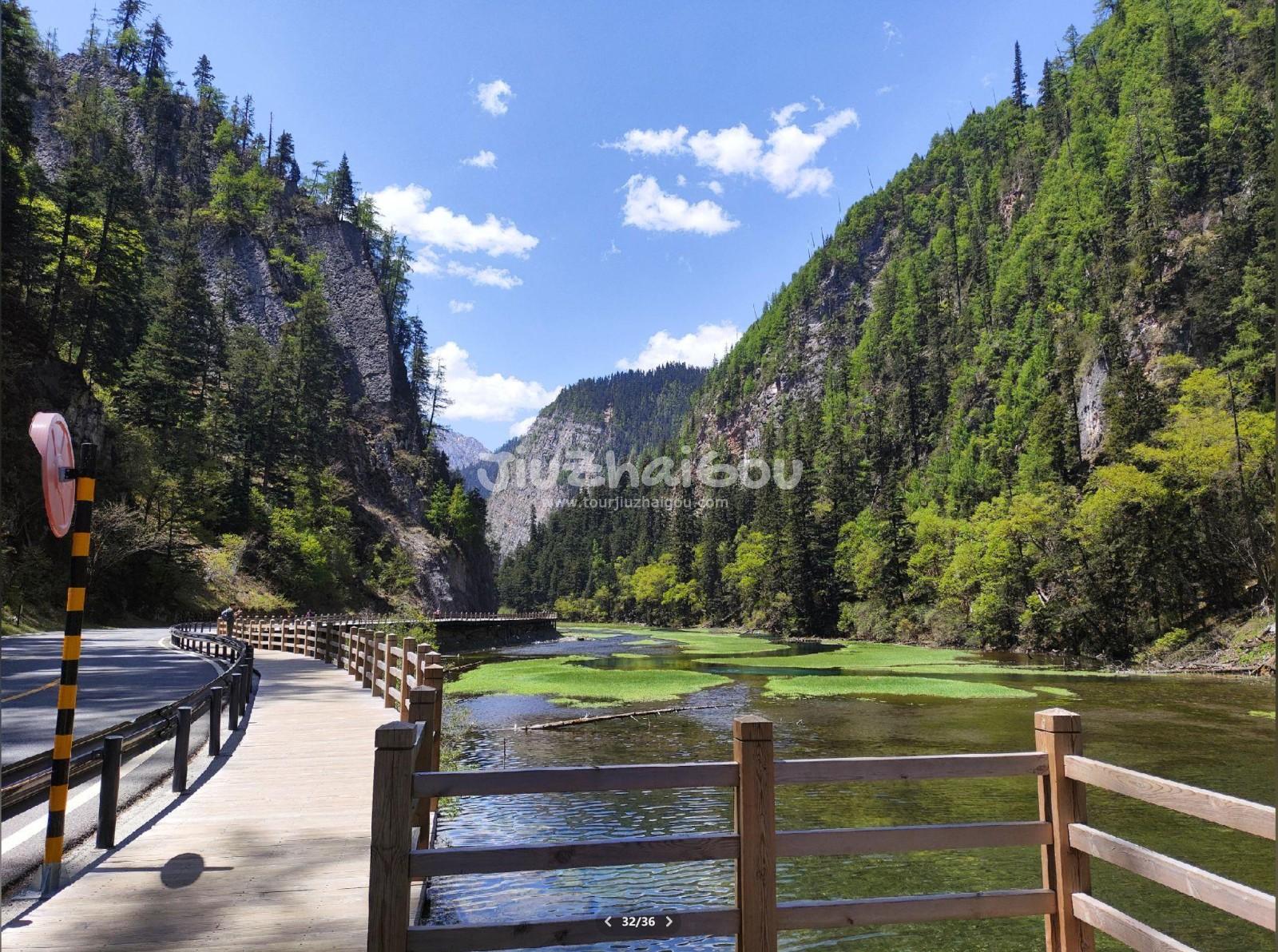 Tour Jiuzhaigou in May 