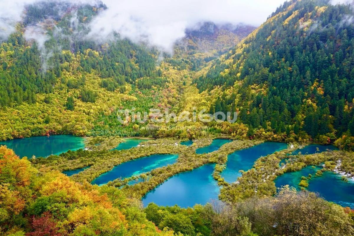 Tour Jiuzhaigou in October