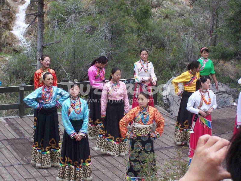 Beautiful Girls in Jiuzhaigou