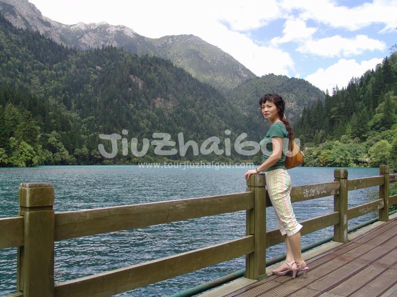 Beautiful Girls in Jiuzhaigou