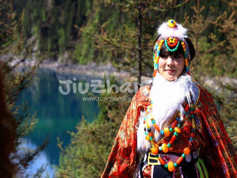 Beautiful Girls in Jiuzhaigou