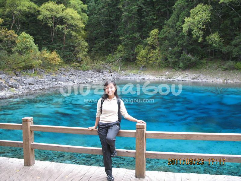 Beautiful Girls in Jiuzhaigou