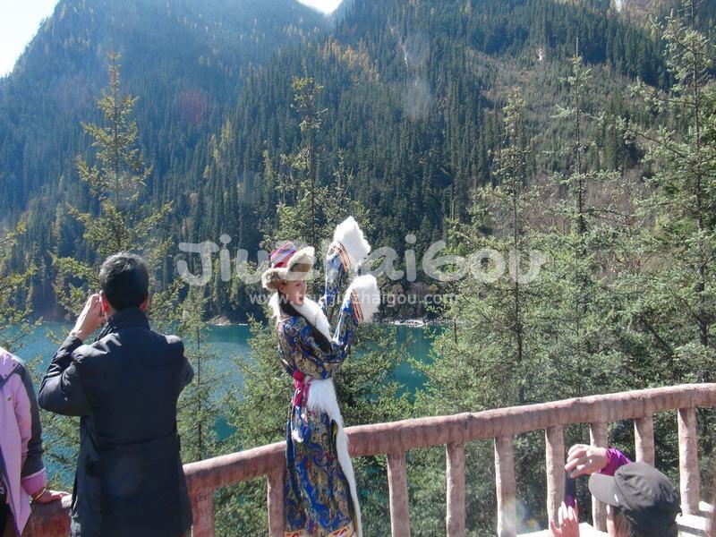 Beautiful Girls in Jiuzhaigou