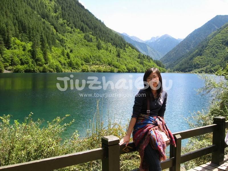 Beautiful Girls in Jiuzhaigou