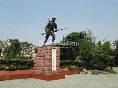 A monument in Chengdu People's Park