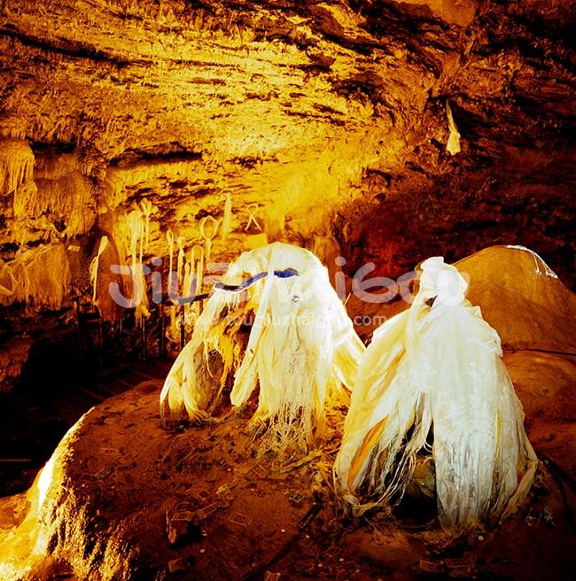 The Yellow Dragon Cave - Huanglong Valley