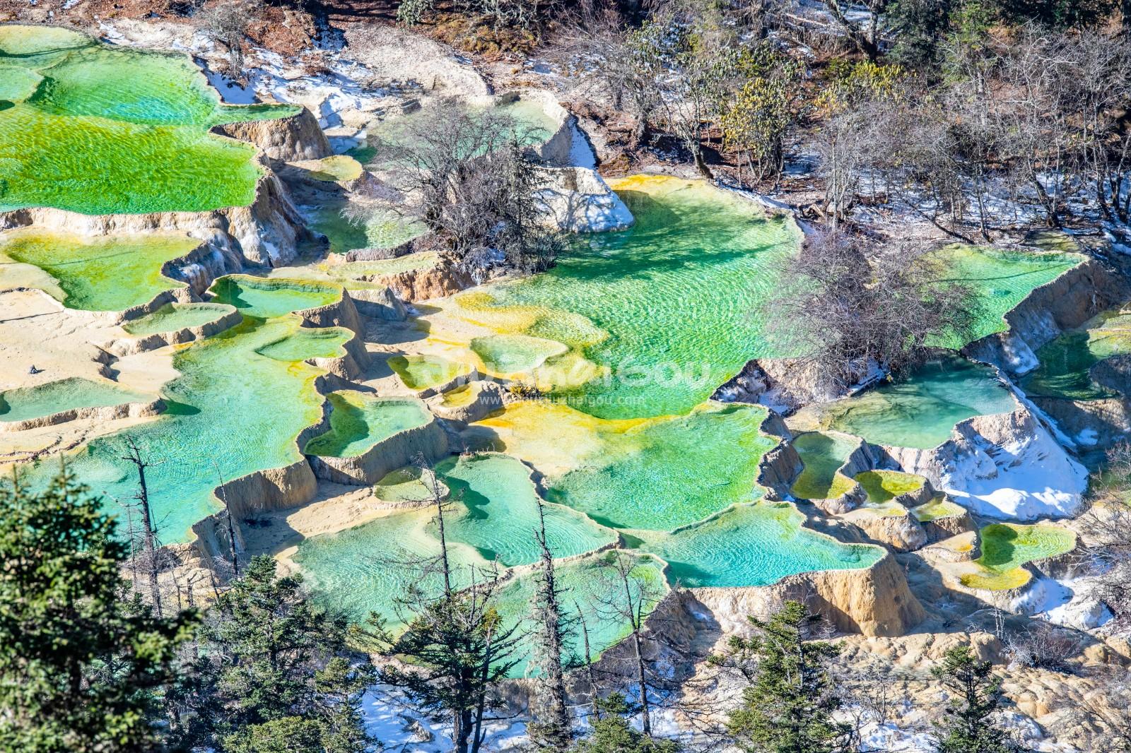 the Flamboyant Pools in Huanglong Valley