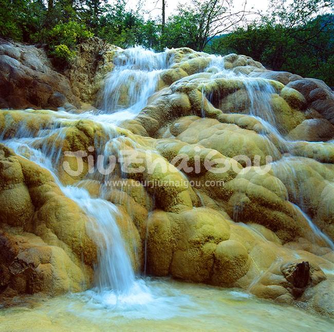 Flying Waterfall on Lotus Platform-Huanglong Valley