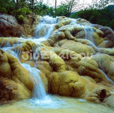 Flying Waterfall on Lotus Platform-Huanglong Valley