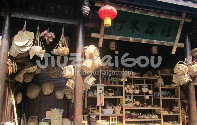 Knitting equipment