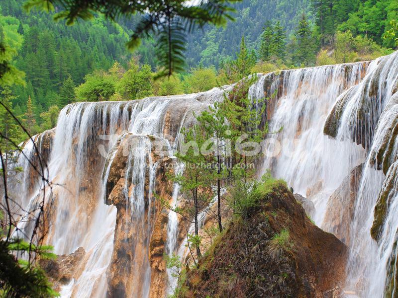 Jiuzhaigou in April 