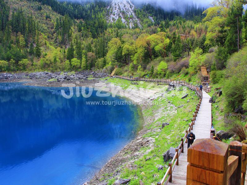 Jiuzhaigou in April 
