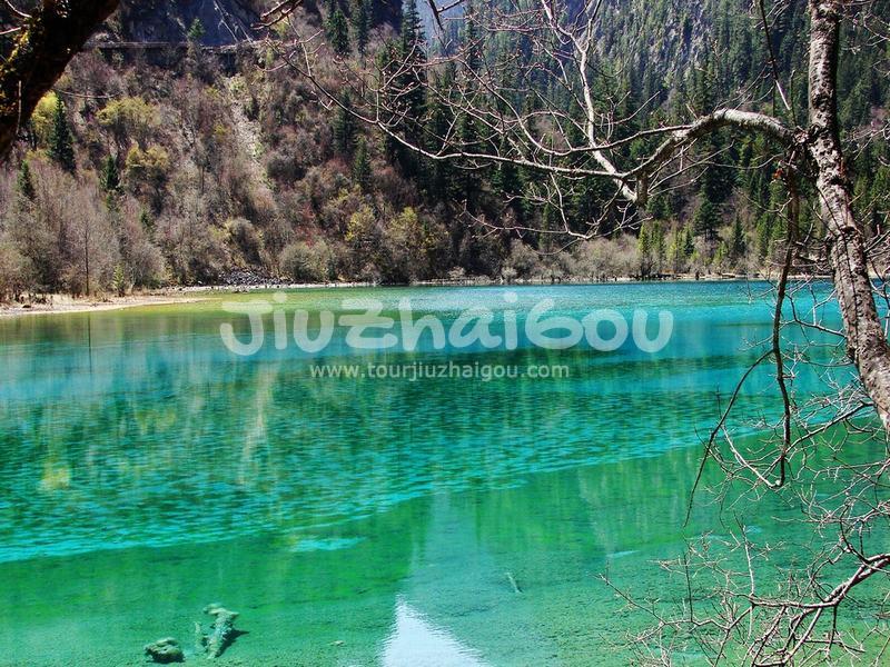 Jiuzhaigou in April 
