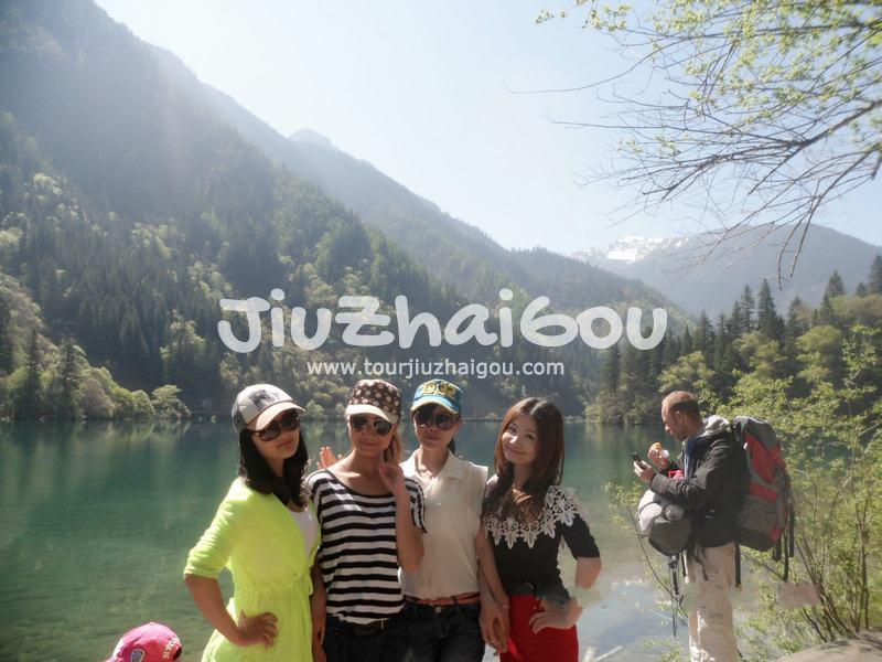 Tour Jiuzhaigou in May 