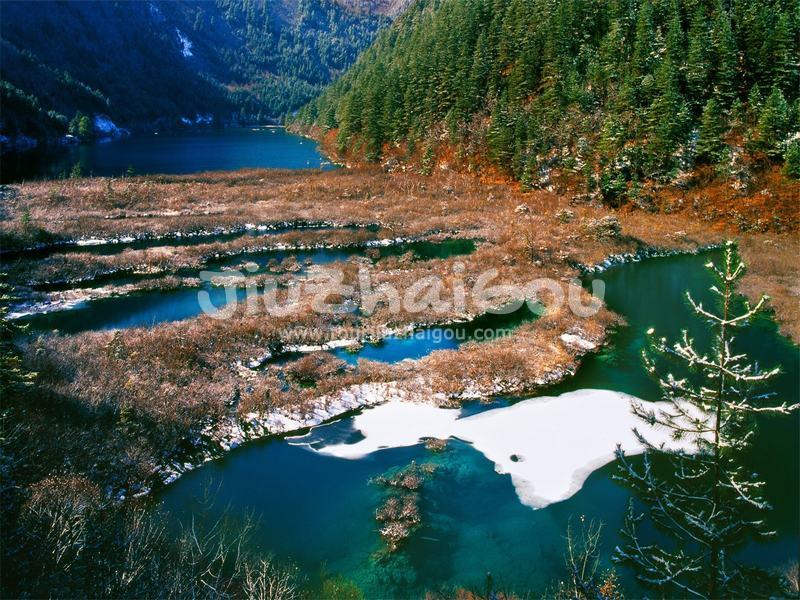 Jiuzhaigou Shuzheng Lakes in Snow