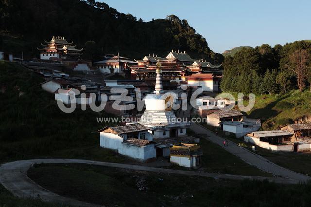 Langmusi Village