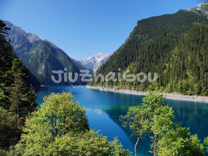 Long Lake in Jiuzhaigou Valley 