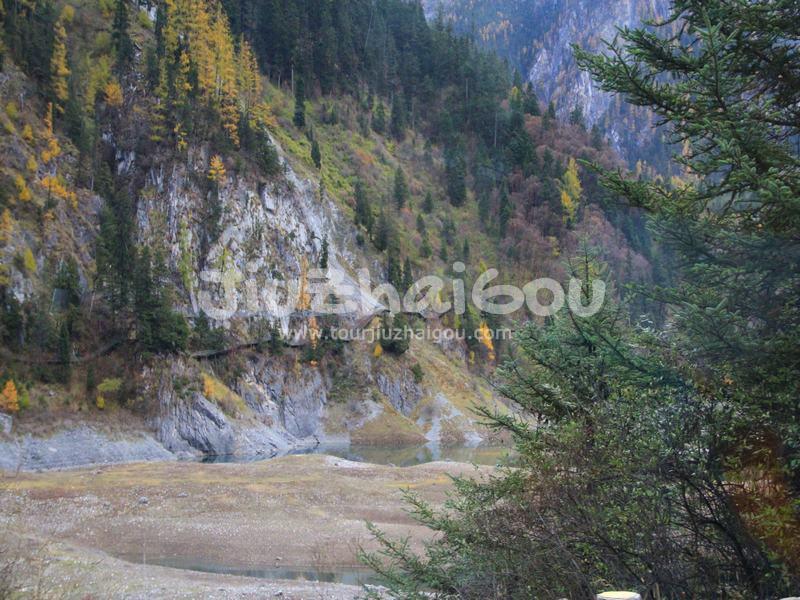 Lower Seasonal Lake Jiuzhaigou Vallely