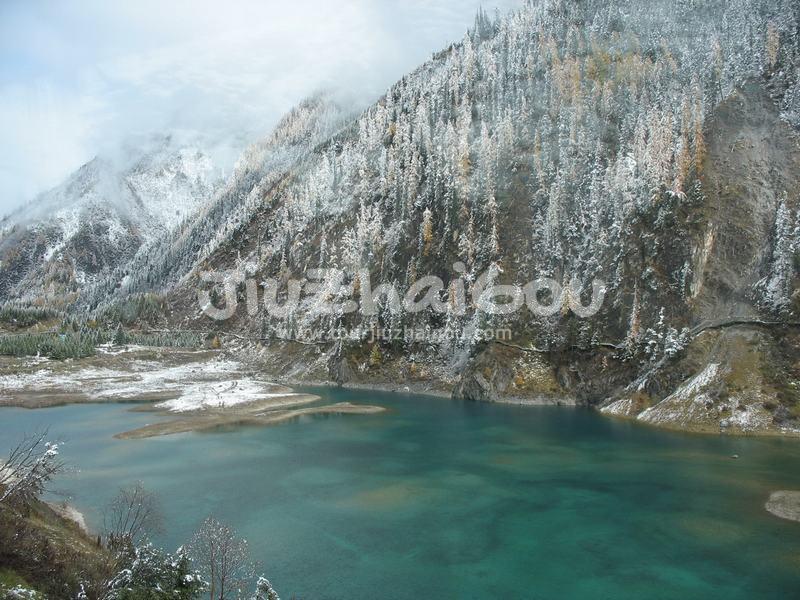 Jiuzhaigou Middle Seasonal Lake
