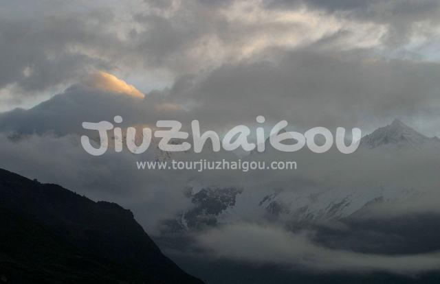 Mist - shrouded Siguniang Mountain