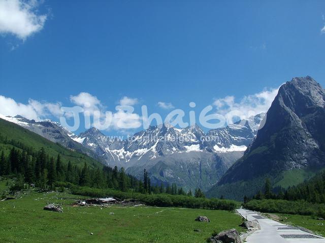 Summer comes in the Four Girls Mountain