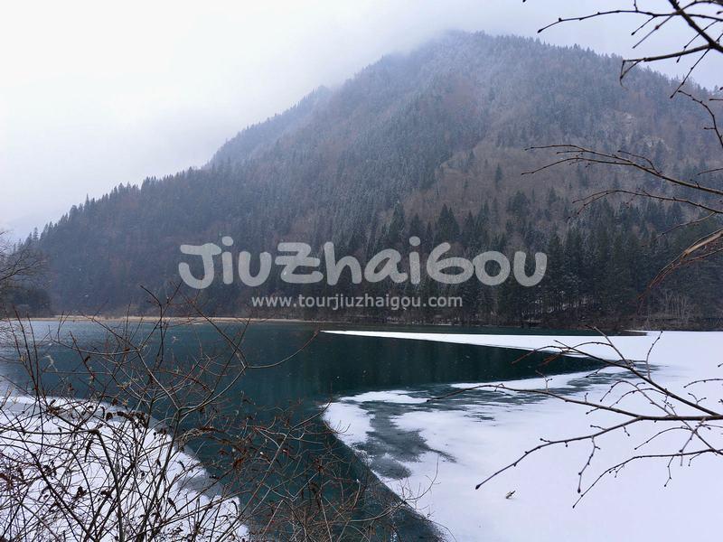 Jiuzhaigou Panda Lake in Winter