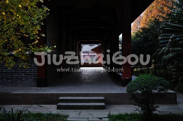 The corridors of Green Ram Palace in Chengdu
