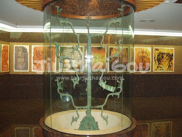The unearthed relics in Sanxingdui Museum