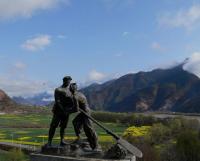Shigu Town Statues