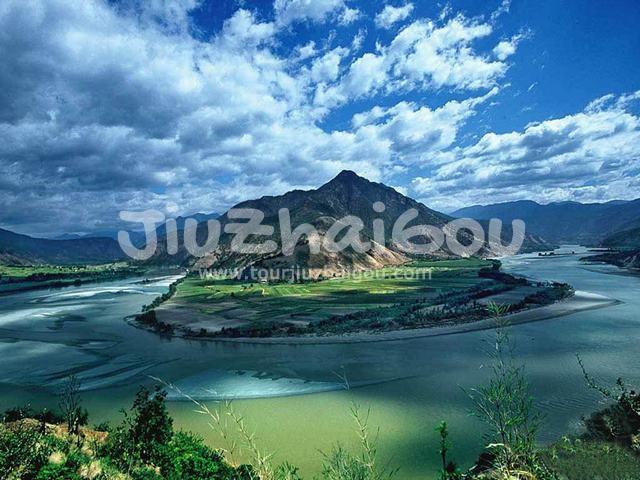 The First Bend of the Yangtze River