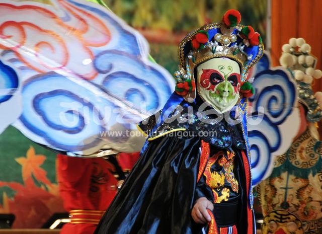 Sichuan Opera Face-changing
