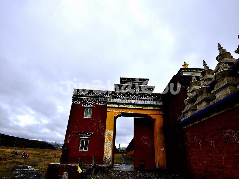 Tagong Grassland and Tagong Monastery