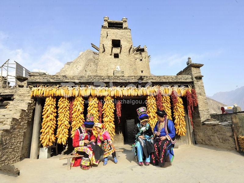 Taoping Qiang Village