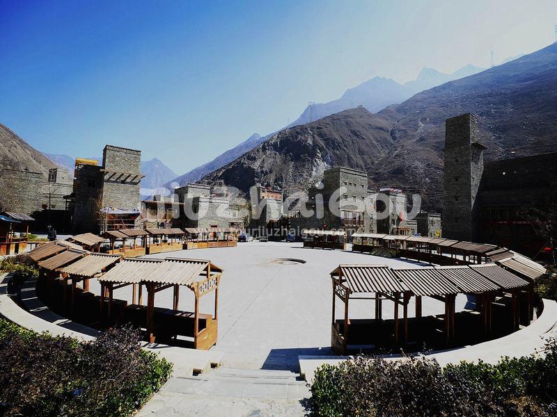 Taoping Qiang Village
