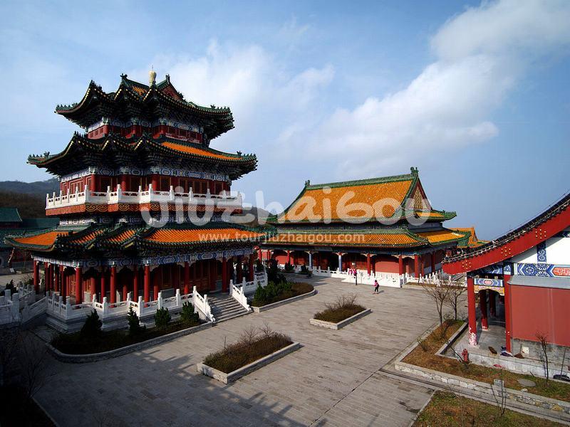 A Temple in Tianmen Mountain