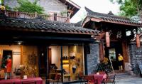 A Leisure Shop in Wide and Narrow Lanes