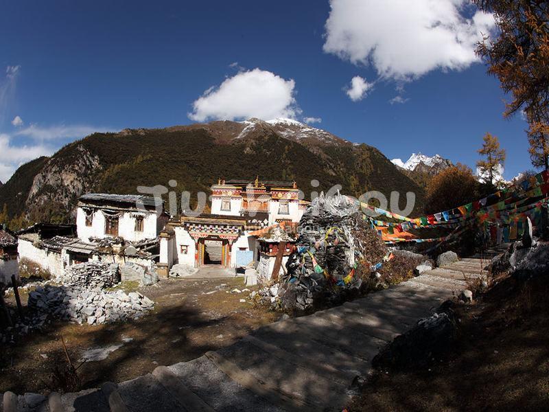 Yading Chonggu Temple
