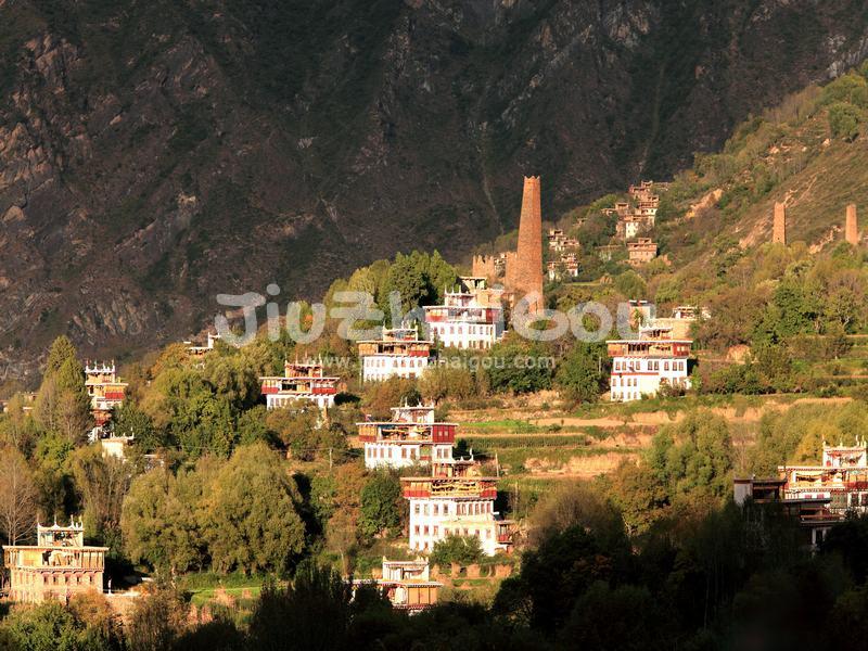 Zhonglu Tibetan Village