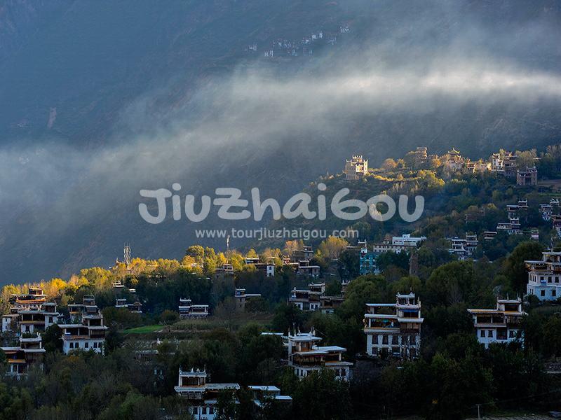 Zhonglu Tibetan Village