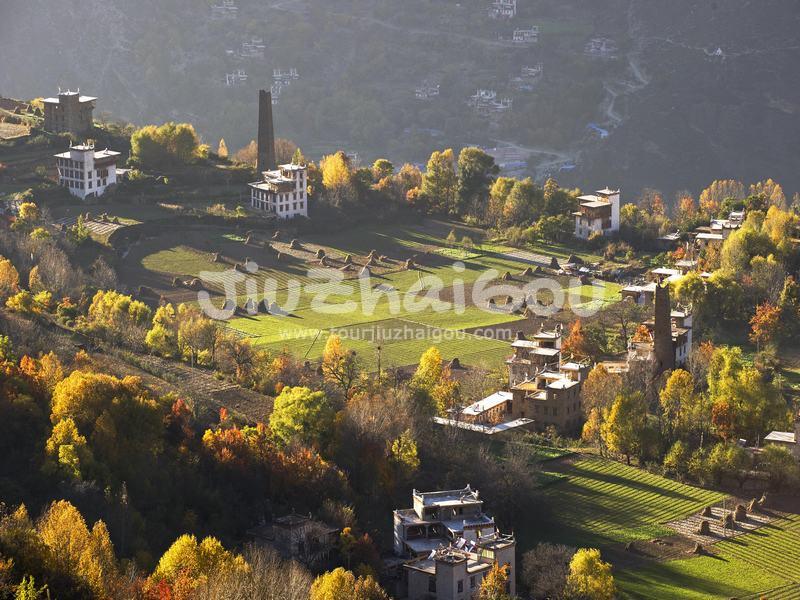 Zhonglu Tibetan Village
