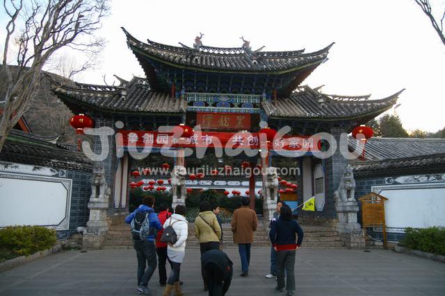 Gate of Black Dragon Pool Park