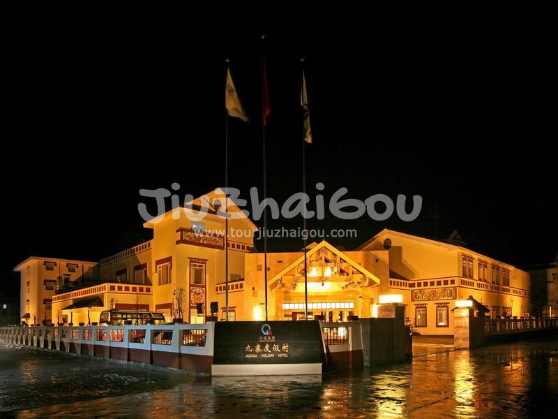 Jiuzhai Holiday Hotel Night View