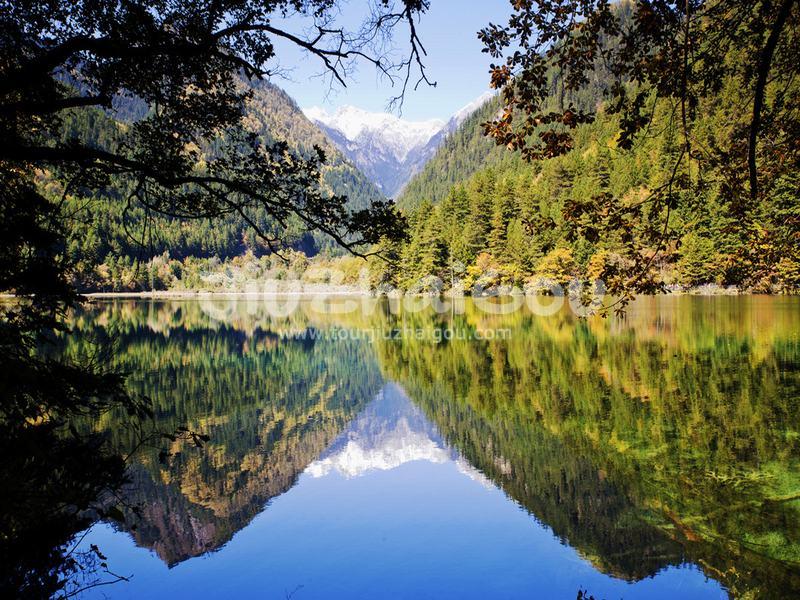 Rhinoceros Lake-Jiuzhaigou Valley